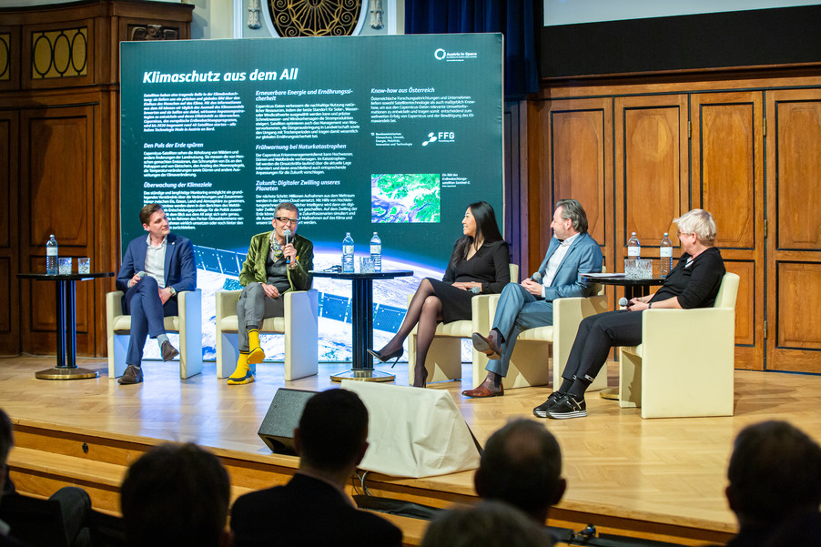 enpulsion's tweet photo. On Tuesday, our CFO Felix Landsteiner participated in panel discussions on Space-Tech as part of a kick-off event to present the new permanent exhibition at the Technical Museum of Vienna with the #AustrianAngelInvestorsAssociation ! Link: https://t.co/lRi5PcMK95 (German) https://t.co/8Bjov7Widh