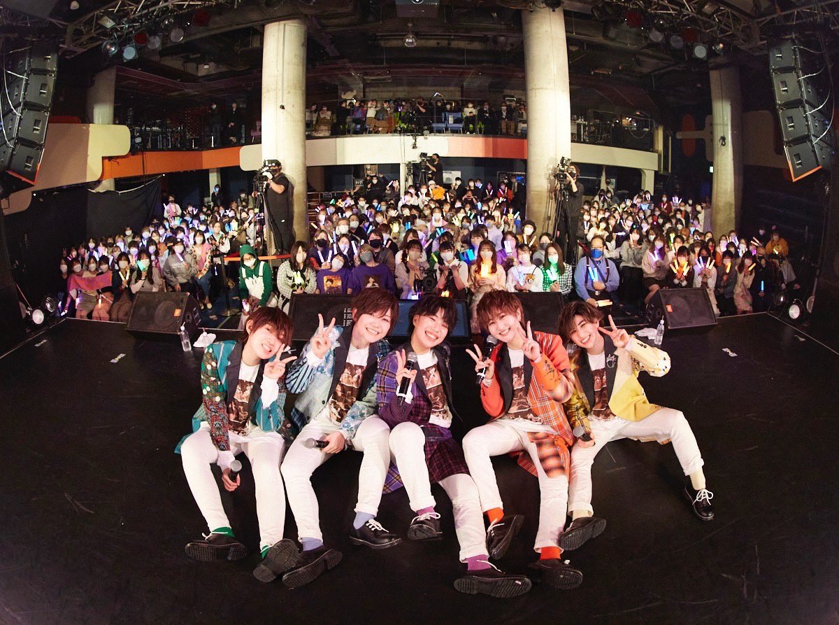 Toma_0301's tweet photo. みんな本当にありがとう！！
大好きなみんながいてくれて、
大好きなメンバーがいてくれて、
こんなにも幸せな時間に囲まれながら
卒業する事ができました。
神那橙摩を見つけてくれて、アイドルにさせてくれてありがとう。
ずっと俺はみんなの味方だよ^ ^
愛してるぞー。
#みやとまといっしょ
#風男塾 https://t.co/MnoW9VEXlc