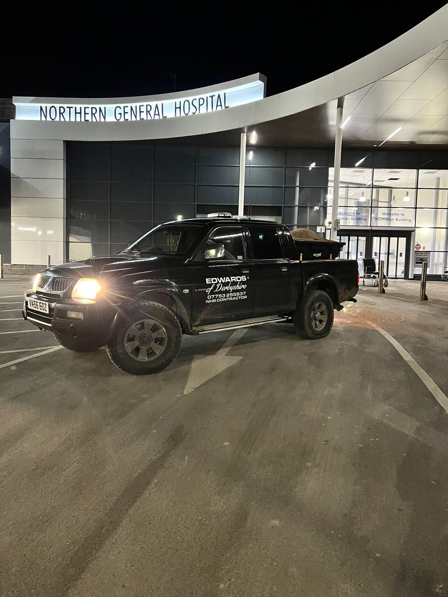 EdwardsAgri's tweet photo. Could this be our last night out of the season? Can we have spring back yet? #spring #NHS #edwardsofderbyshire @vale_york #saltspreading https://t.co/3b0lb5dkwq