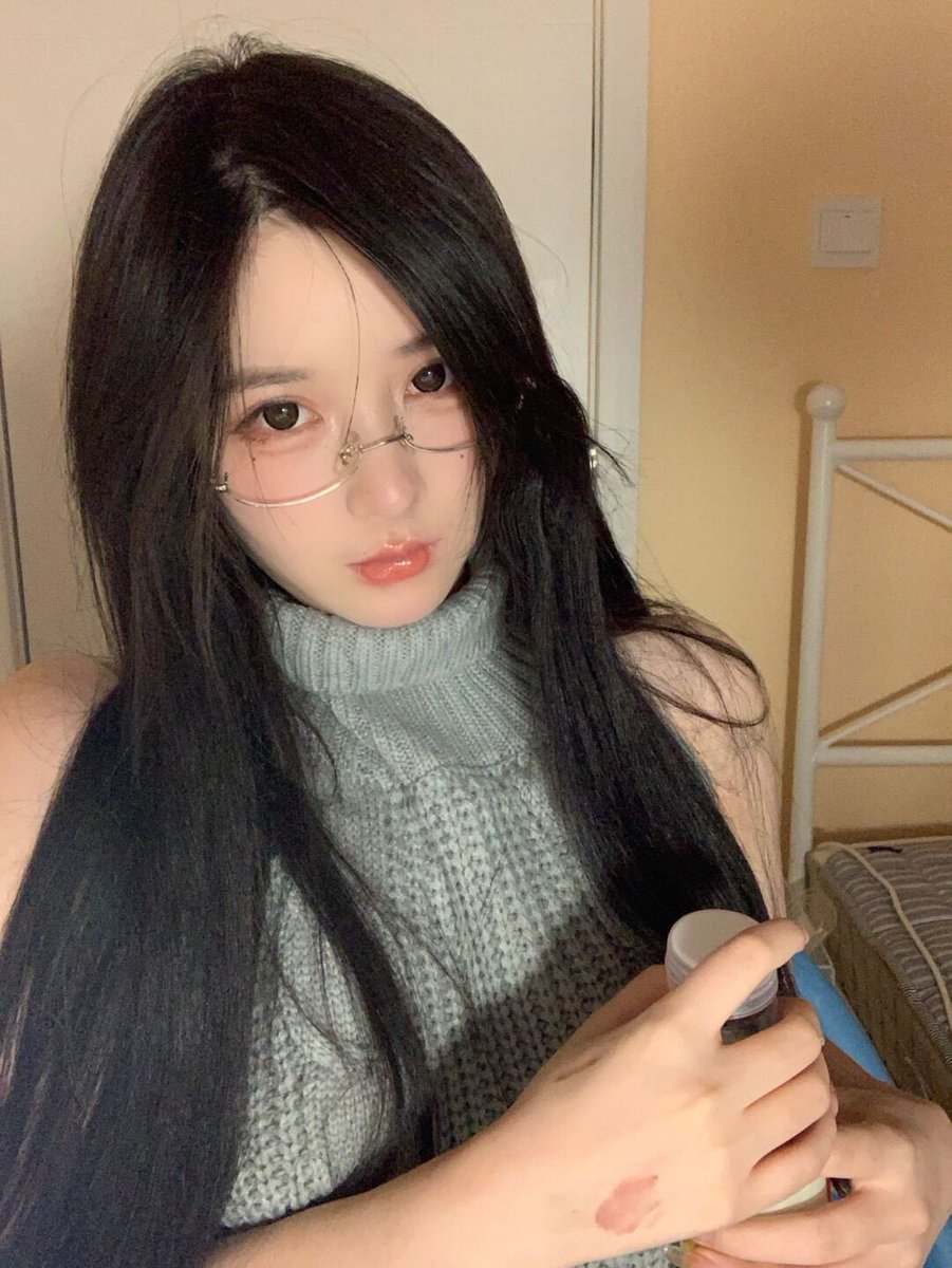 投食即可获得线上女友一枚，会语音叫老公我要的那种～ https://t.co/ohx8mdcy37