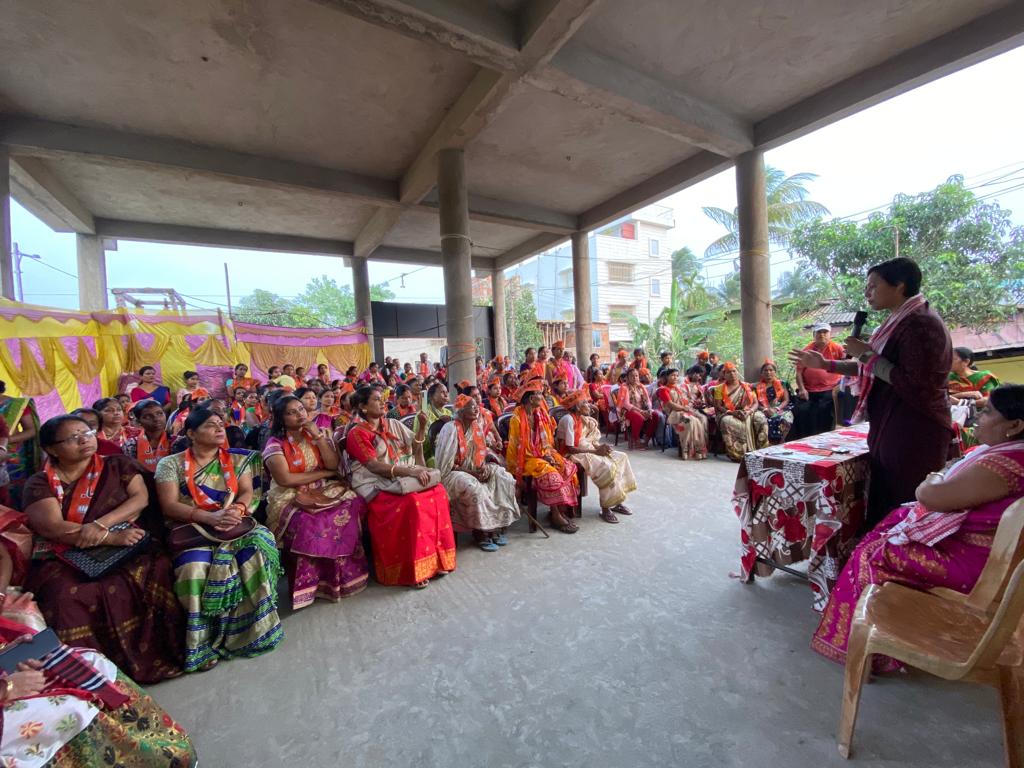 jury_sharma's tweet photo. আজি ধীৰণপাৰাৰ ইটাভাতা কালি মন্দিৰত ২৩ নং ৱাৰ্ডৰ ভাৰতীয় জনতা পাৰ্টীৰ প্ৰাৰ্থী শ্ৰীযুতা মনজিতা দৈমাৰী ডাঙৰীয়ানীৰ নিৰ্বাচনী প্ৰচাৰ সভাত মোৰ অংশগ্ৰহণৰ লগতে ভাৰতীয় জনতা পাৰ্টী, অসম প্ৰদেশৰ মহিলা মৰ্চাৰ সভানেত্ৰী শ্ৰীযুতা আঙুৰলতা ডেকা ডাঙৰীয়ানীও উপস্থিত থাকে।

#BJP4GMC
#Vote4BJP https://t.co/4jYgEqpYf0