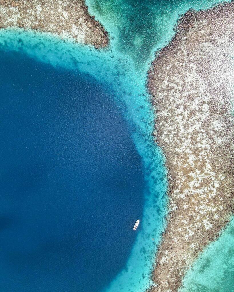 🤩Check out those Belizean Blue waters 🌊 

The Great Blue Hole Belize is a giant marine sinkhole near the center of Lighthouse Reef Atoll. 

It is ranked one of the top dive sites in the world with a cited depth of 125 meters or 410 feet. 

Made famou… instagr.am/p/CcF47piOg7R/