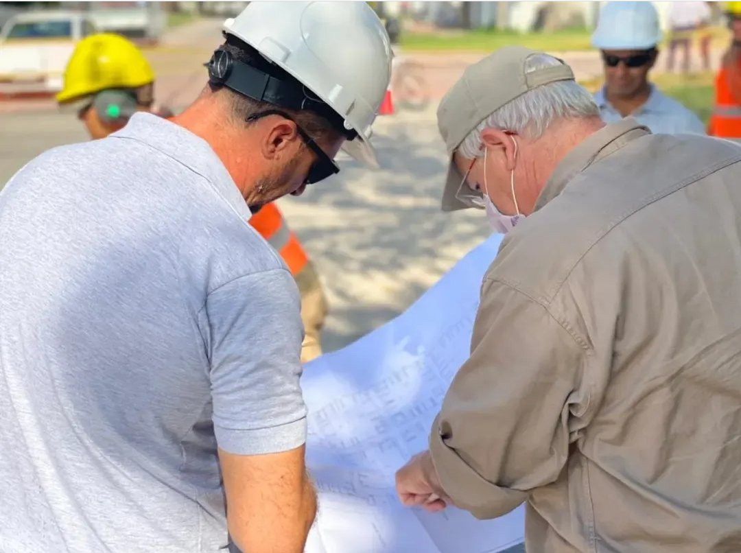 lucasmarenchino's tweet photo. Dimos inicio a la obra de cloacas más importante de los últimos años gracias al
#PROFESA 👷💧🚧
Estas son obras que no se ven, pero que tienen que ver con la salud de la gente y con el cuidado del medio ambiente.💪
#JuntosEsMejor 🙌
#GestiónMauroDaniele
#LasVarillas https://t.co/l3SdhFWlHQ