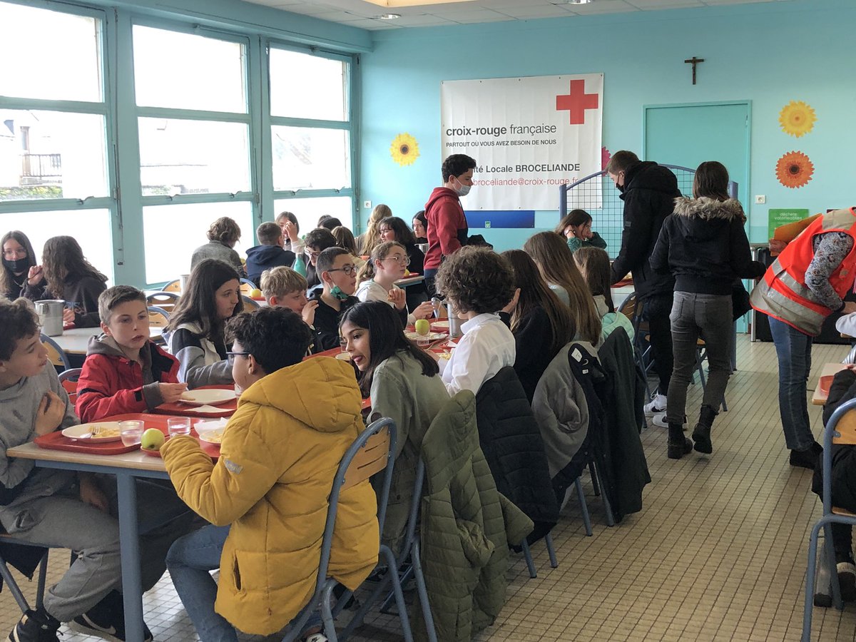coljosselin's tweet photo. Repas solidaire pour Ukraine 🇺🇦 forte mobilisation pour La Croix rouge ❤️‍🩹 https://t.co/wWCbNrX6u4