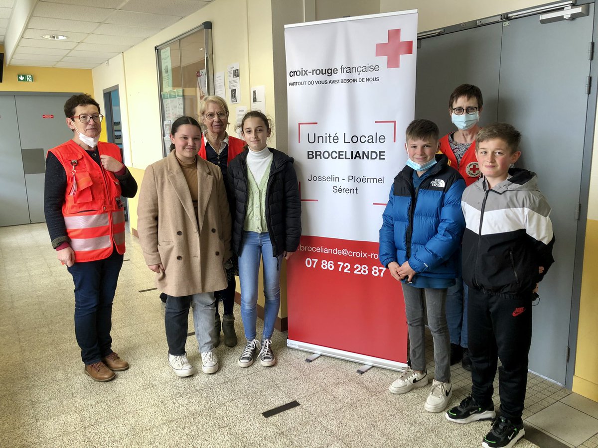 coljosselin's tweet photo. Repas solidaire pour Ukraine 🇺🇦 forte mobilisation pour La Croix rouge ❤️‍🩹 https://t.co/wWCbNrX6u4