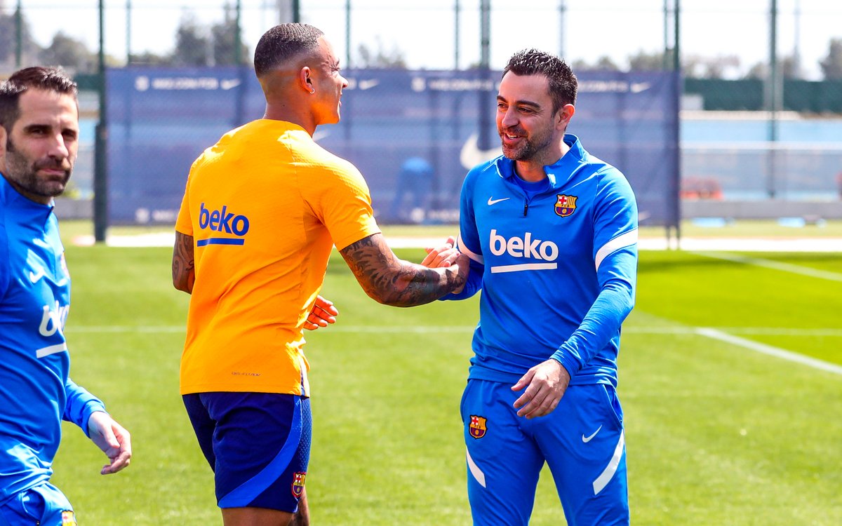 FCBarcelona_es's tweet photo. Cuando ves el nuevo "look" de @Memphis por primera vez 👀 https://t.co/cVVCfBuOtx