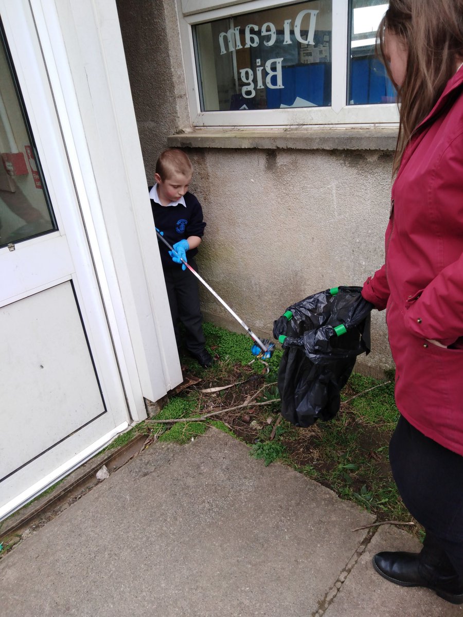 StarNurture's tweet photo. Helping others can help to nurture your own happiness. At Star we litter picked to care for the environment and our community. @PlymouthDiocese @PlymouthCAST #nurture #helpingothers #plymouthprimarynurture https://t.co/ondxPnN3Ve
