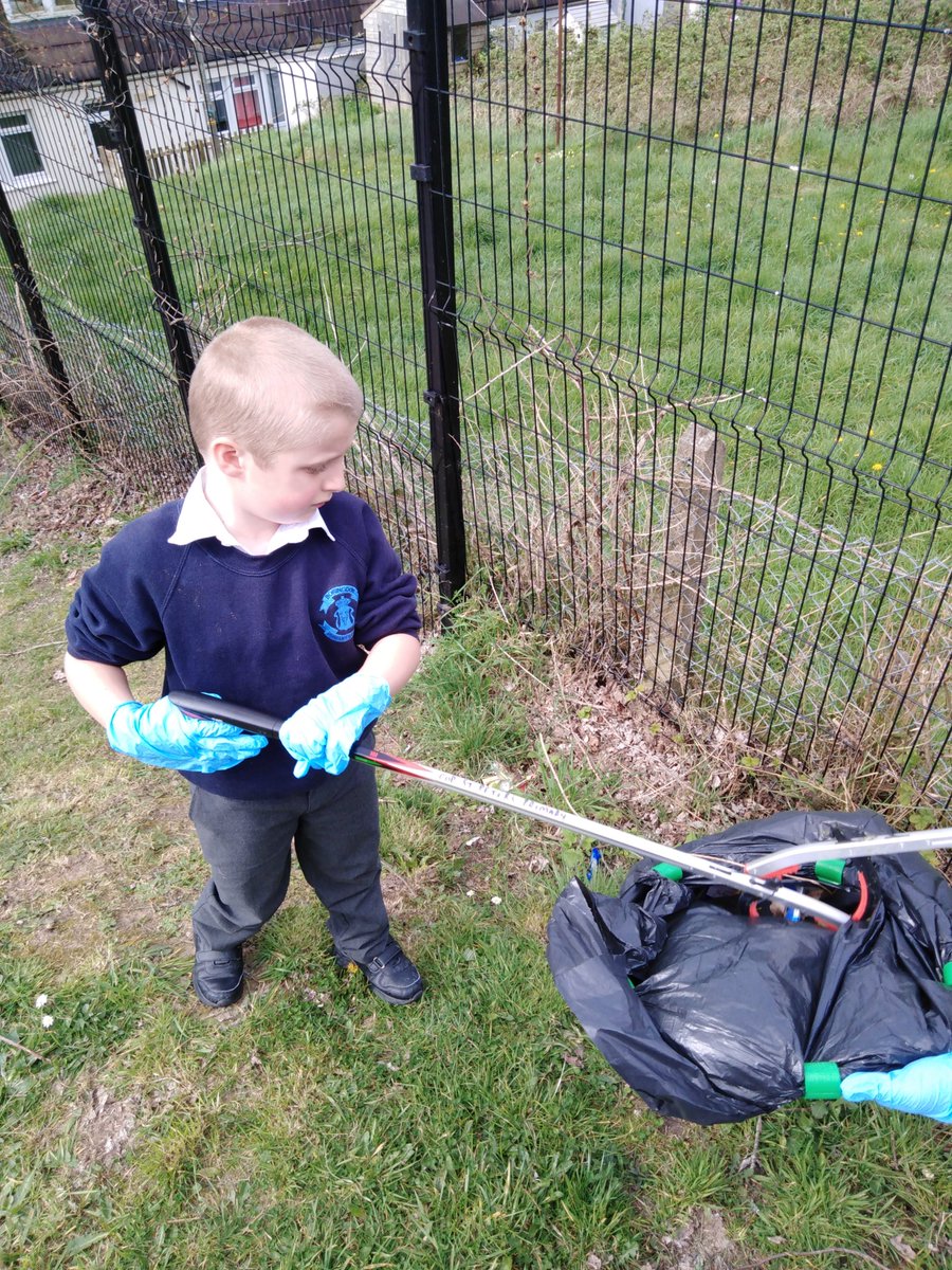 StarNurture's tweet photo. Helping others can help to nurture your own happiness. At Star we litter picked to care for the environment and our community. @PlymouthDiocese @PlymouthCAST #nurture #helpingothers #plymouthprimarynurture https://t.co/ondxPnN3Ve