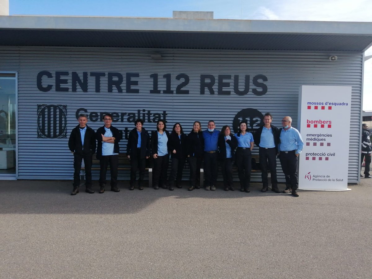 bomberscat's tweet photo. Els operadors de la Regió d'Emergències de Girona #TEOC #REGirona han fet avui una visita al Centre @112 Reus https://t.co/gQJJwMxS5C