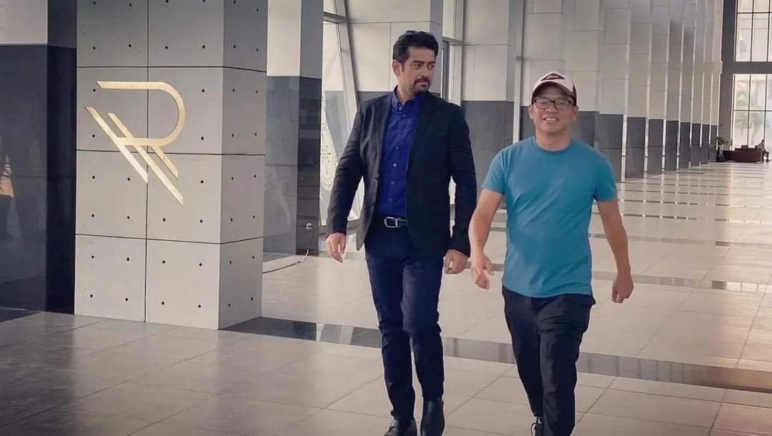 BAEneracionOfcl's tweet photo. Posted @withregram • @direklester Blocking Boss Pogi! 
.
Hats off to this guy! A master of his craft and still willing to try out new things and collaborate.
.
.
.
#behindthescenes #ianveneracion #alovetokill #iloilo #direklester #studiothreesixty #action360ph https://t.co/TUxL4axsVk