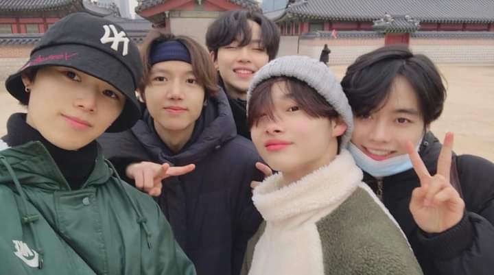 HanbinNicholas's tweet photo. Em bé, anh bé của tui🥺🥺🥺
Cre: jjprinn 
#HANBIN #NICHOLAS 
#NICHOBIN https://t.co/cbeMc0Uiuw