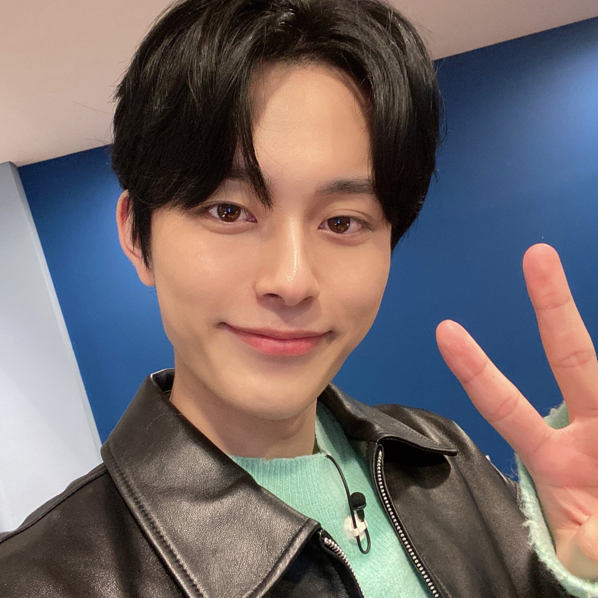 [📢] JTBC <#차이나는클라스> 출연 안내 

✨ 일요일 아침을 여는 선호의 미모는 여전히 빛이 나는 중 ✨
빛나는 선호와 함께 이명현 교수님이 들려주는 뉴 스페이스의 세계로 함께 할 꽃사슴들!
잠시 후 10시 30분! '차이나는 클라스'에서 만나요! 💛

#유선호 #YOO_SEONHO