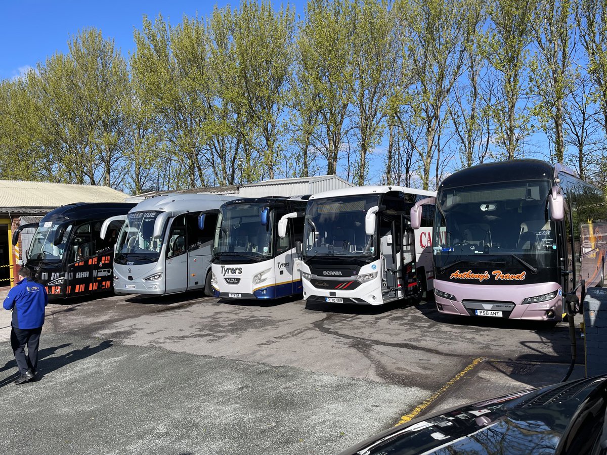 RodMcKenzieNews's tweet photo. Impressive lineup of @RHANews coach members: #BelleVue #Tyrers #Carvers and @ANTHONYSTRAVEL for #NationalCoachWeek in Runcorn: https://t.co/zFw3hCc5s7