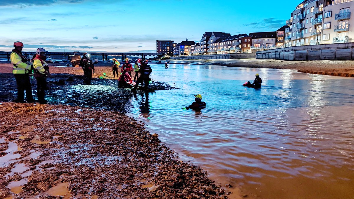 sussexsar's tweet photo. Joint training last night at the @AdurCentre with water and bank search teams. Bank search team members getting their first chance to work around fast flowing water. Think they may have enjoyed it!!
#swiftwatertraining
#banksearch
#bringingthemissinghome https://t.co/UOV6pCWqd1