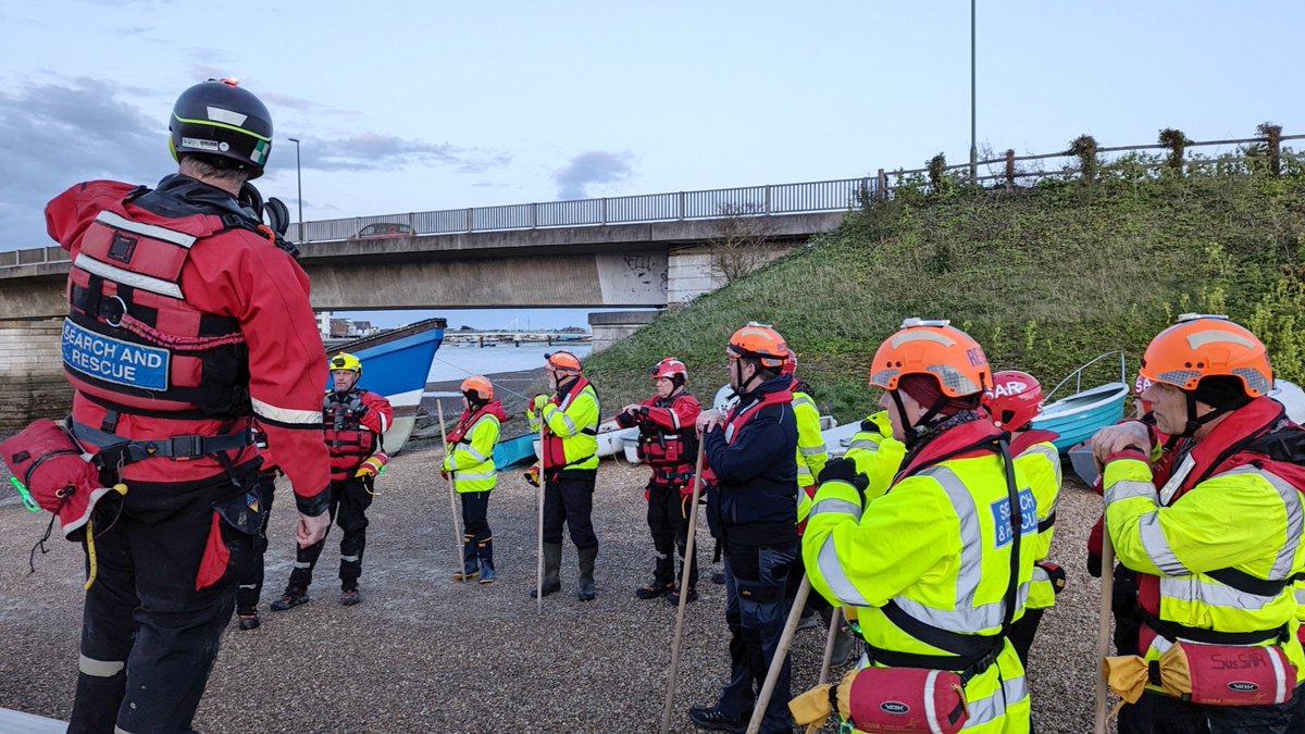 sussexsar's tweet photo. Joint training last night at the @AdurCentre with water and bank search teams. Bank search team members getting their first chance to work around fast flowing water. Think they may have enjoyed it!!
#swiftwatertraining
#banksearch
#bringingthemissinghome https://t.co/UOV6pCWqd1