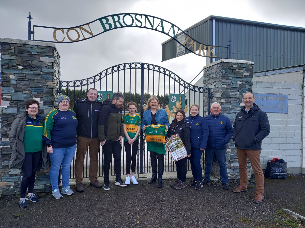 EirGrid's tweet photo. This week we visited community groups who have received funding from the sponsorship fund for the Kilpaddoge-Knockanure underground cable project in #NorthKerry.
We are delighted to support their work, and we look forward to seeing the cable energized this Summer.

@TarbertComp https://t.co/KWtNJnr170