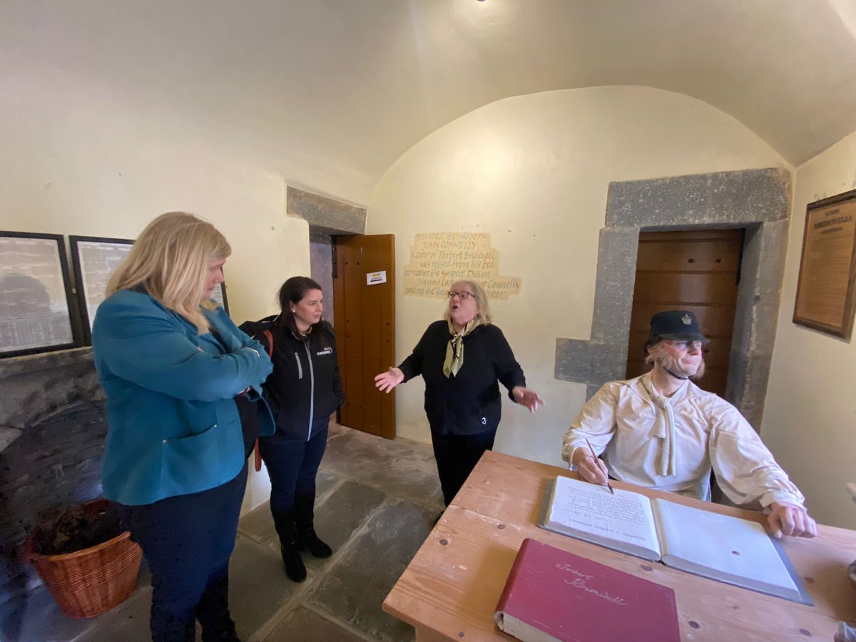 EirGrid's tweet photo. This week we visited community groups who have received funding from the sponsorship fund for the Kilpaddoge-Knockanure underground cable project in #NorthKerry.
We are delighted to support their work, and we look forward to seeing the cable energized this Summer.

@TarbertComp https://t.co/KWtNJnr170