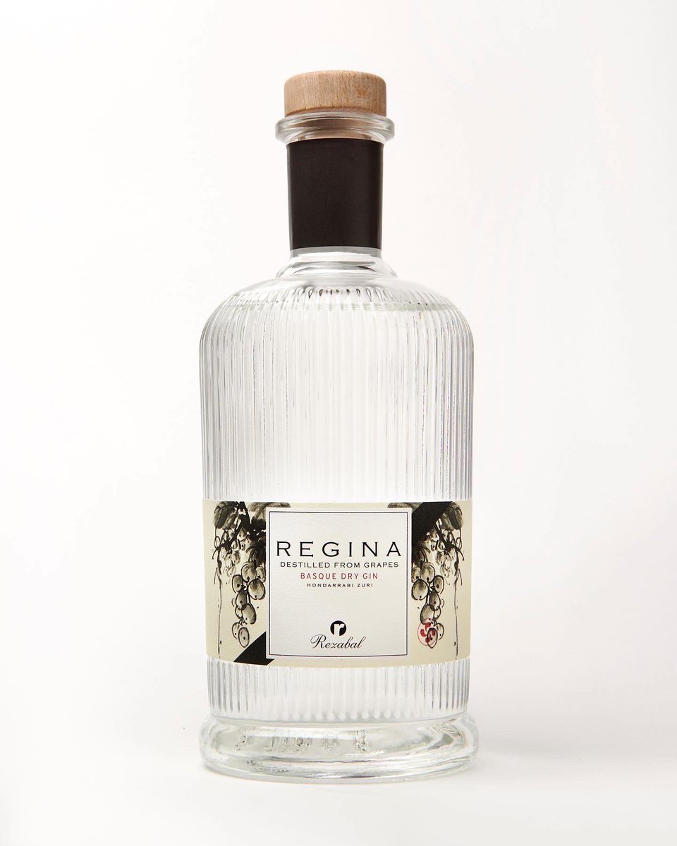 Os presentamos nuestra Ginebra, llamada REGINA “Rezabalen Gina”.

Una ginebra premium, elaborada a partir de la destilación de la uva autóctona Hondarrabi Zuri, junto a 11 botánicos seleccionados procedentes del viñedo y de la región de Euskal Herria.