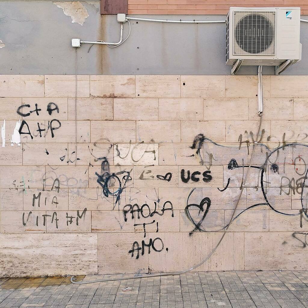 SUCA's tweet photo. SUCA 
PAOLA TI AMO 
(Via Gen. La Ferla, Palermo) 

#suca #800a #paola #paolatiamo https://t.co/SwezjOlGp2 https://t.co/prpr7zDW8E