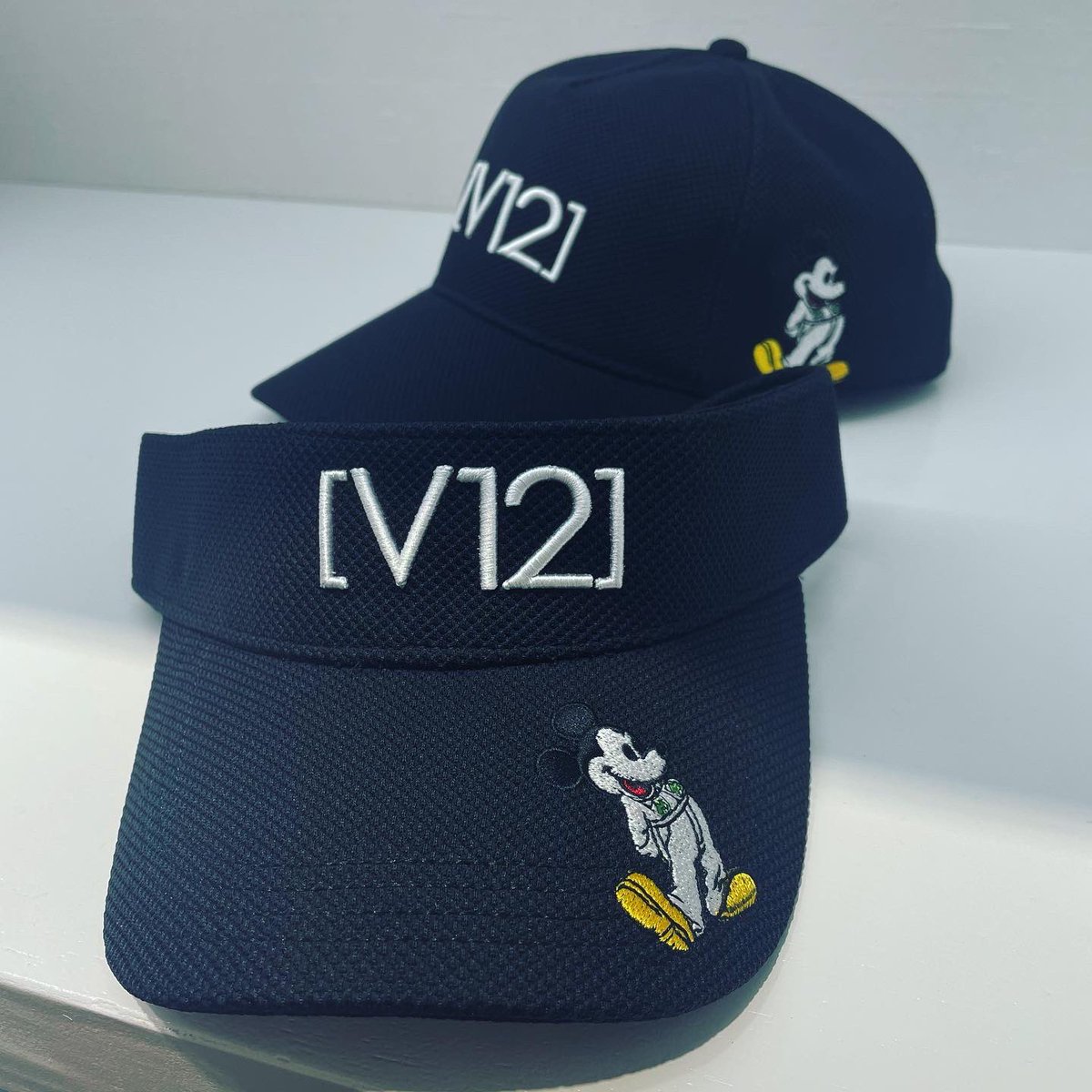 gossipgolf_com's tweet photo. ミッキーマウスのイラストを使用したV12限定デザインの帽子が入荷
メッシュ素材の軽量キャップになっていてこれからの時期かなり使えるアイテムとなっております

MICKEY M CAP キャップ
¥8800
MICKEY M VISOR バイザー
¥8800

GOSSIP GOLF
金沢フォーラス4F
076-293-0273
https://t.co/8dVSgGiAzk https://t.co/3J3LfYmJrk