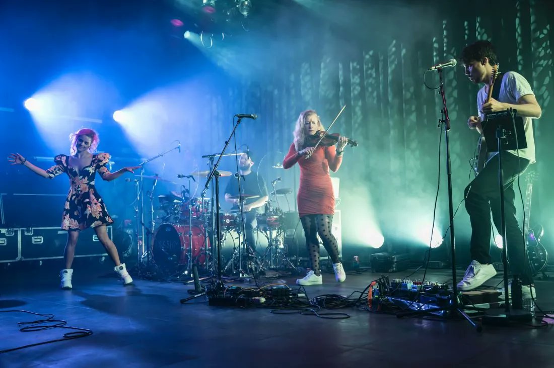 uitweb's tweet photo. Afgelopen woensdag stond @LAKSHMImusicNL eindelijk weer eens in @doornroosjenl in Nijmegen. Bertus ging erheen en liet zich betoveren.
#ugenda #uitweb #uitagenda #nijmegen #cultuur #cultuurinnijmegen #popnoir
https://t.co/SeP1pr0lZp https://t.co/PJS7mKmbBC