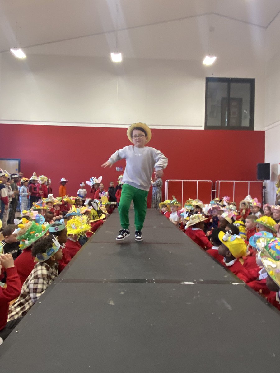 Miss_Patterson3's tweet photo. Easter bonnet parade 🐣👒🌸 https://t.co/urFUAdmlTY