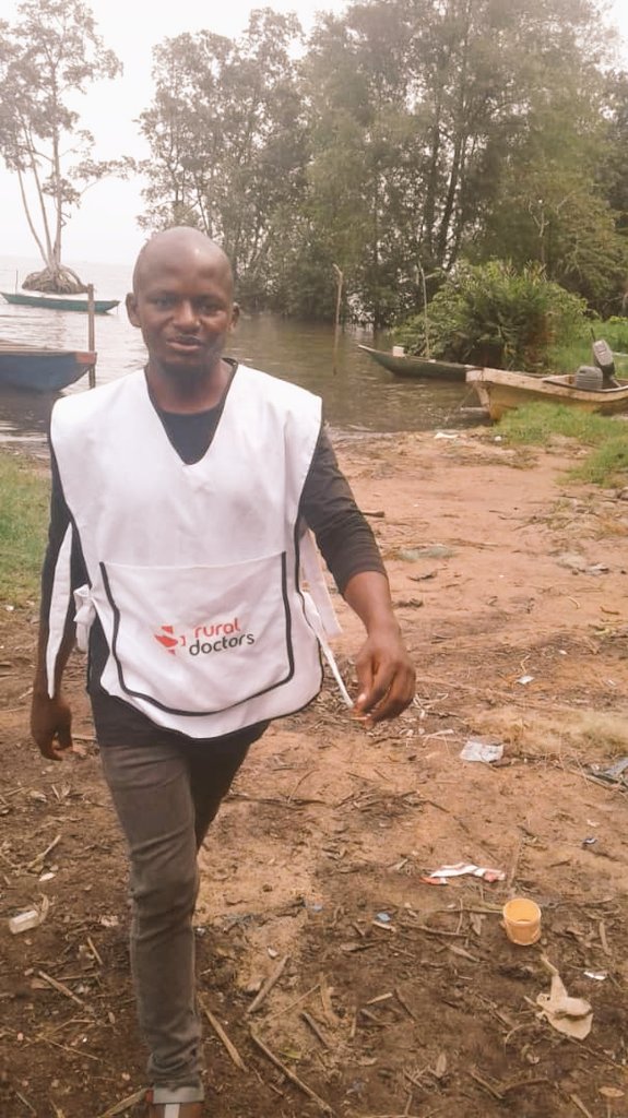 RuralDtors's tweet photo. "It's difficult to access targeted communities due to poor means of transportation," Samuel Akematap, a health worker, volunteering with RDs, under the project: Mobile community #Health workers-based health care for remote communities.
#HealthWorkerWeek2022 https://t.co/sA3jjatBAJ