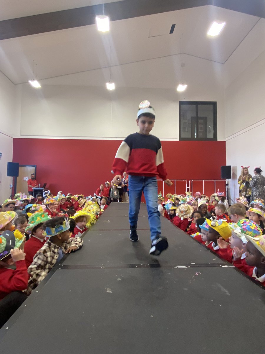 Miss_Patterson3's tweet photo. Easter bonnet parade 🐣👒🌸 https://t.co/CMLfkwnAXk
