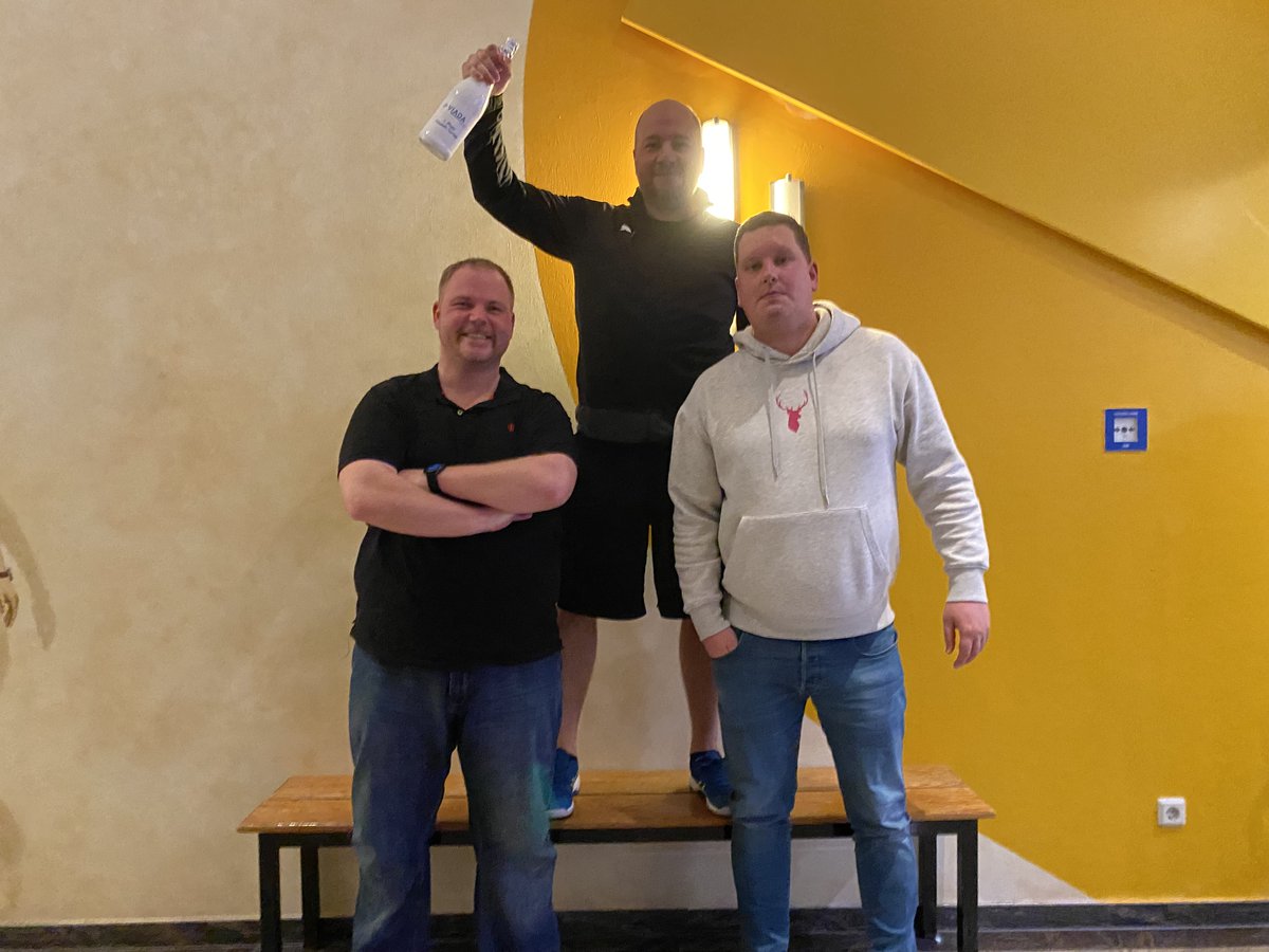 ViadaGmbHCoKG's tweet photo. VIADA Day! ✌️

Bereits gestern wurde es sportlich und wir haben zusammen Squash und Badminton gespielt. Den heutigen Tag nutzen wir, um uns gegenseitig auszutauschen - vor Ort und virtuell!

Wir freuen uns auf einen schönen Tag mit Euch!

#viada #viadaday #teambuildin #fun https://t.co/HE5fwHCrsO