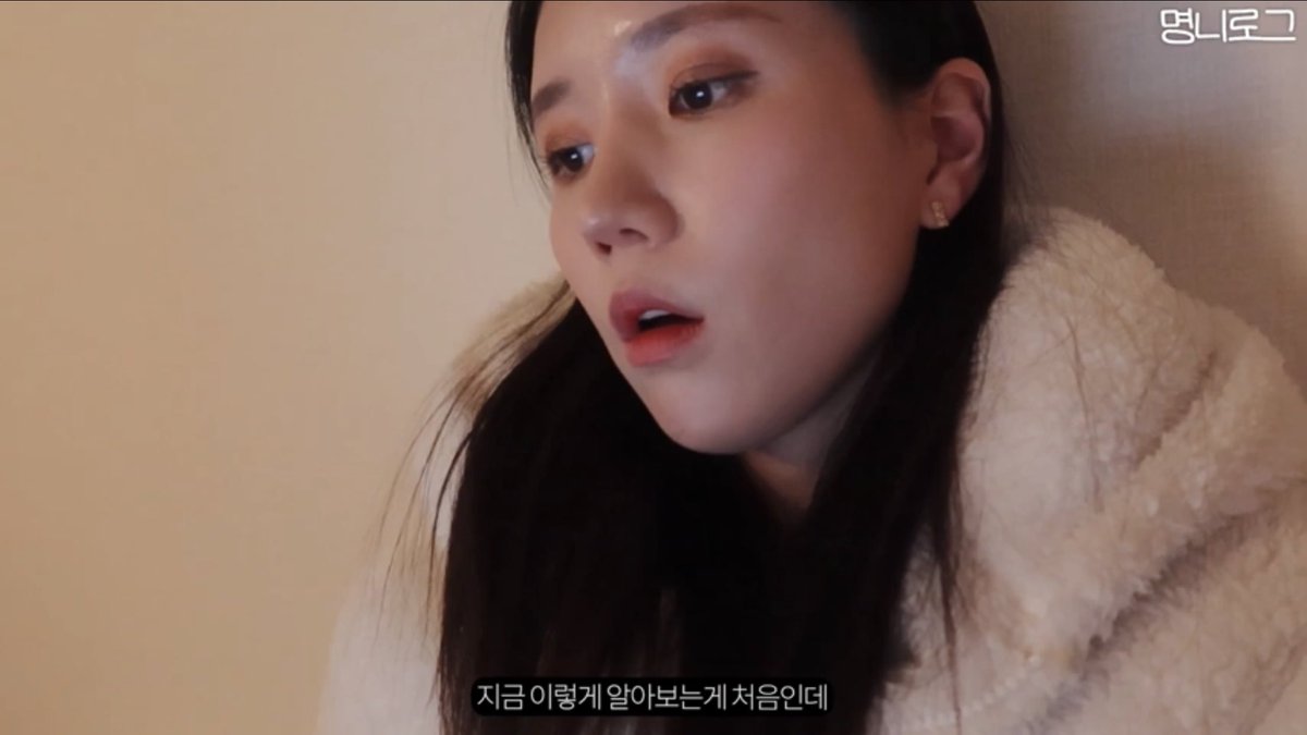 pupcheol's tweet photo. looking for a plane ticket to go to boston to visit her sister, said she's never researched plane tix prices before and was surprised at how expensive they are bc when yein went to LA it wasn't this expensive https://t.co/Iy8yw5oQOQ