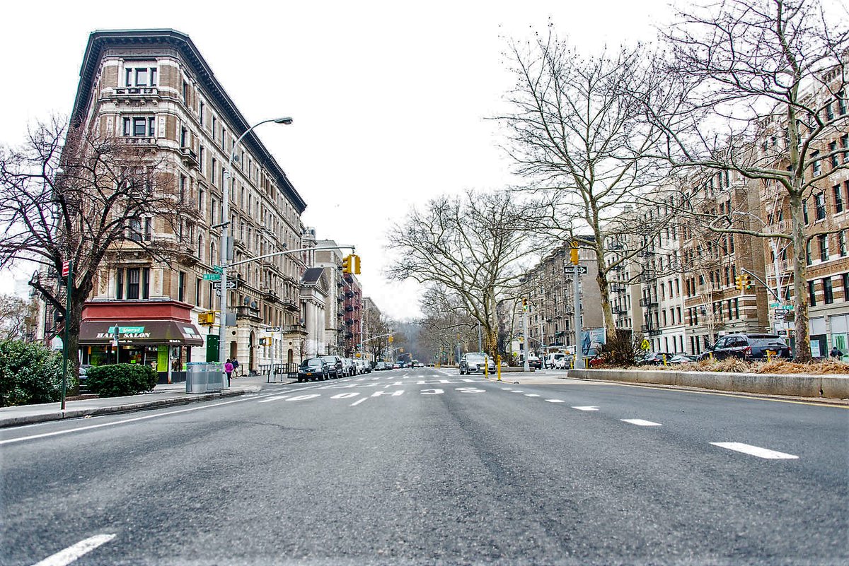 ShopNilu's tweet photo. We can't think of many city neighborhoods with grand boulevards like Adam Clayton Powell.🤔

Love the triangle building on the left.  I think we should shoot all the triangle buildings in Harlem📸

#harlem #NYC #blackhood #blackcommunities #harlemword #centralHarlem #lenoxave https://t.co/asv69rkhch