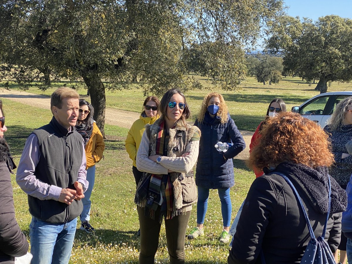 El objetivo de la Eshaex es poner en contacto directo a los productores con los transformadores. La labor pedagógica y de sostenibilidad de <a href="/CR_DehesaSolana/">CR Dehesa de Solana</a>, es un ejemplo que el profesorado trasmite, gracias a acciones de difusión de sus responsables. <a href="/eshaex/">ESHAEX#</a>