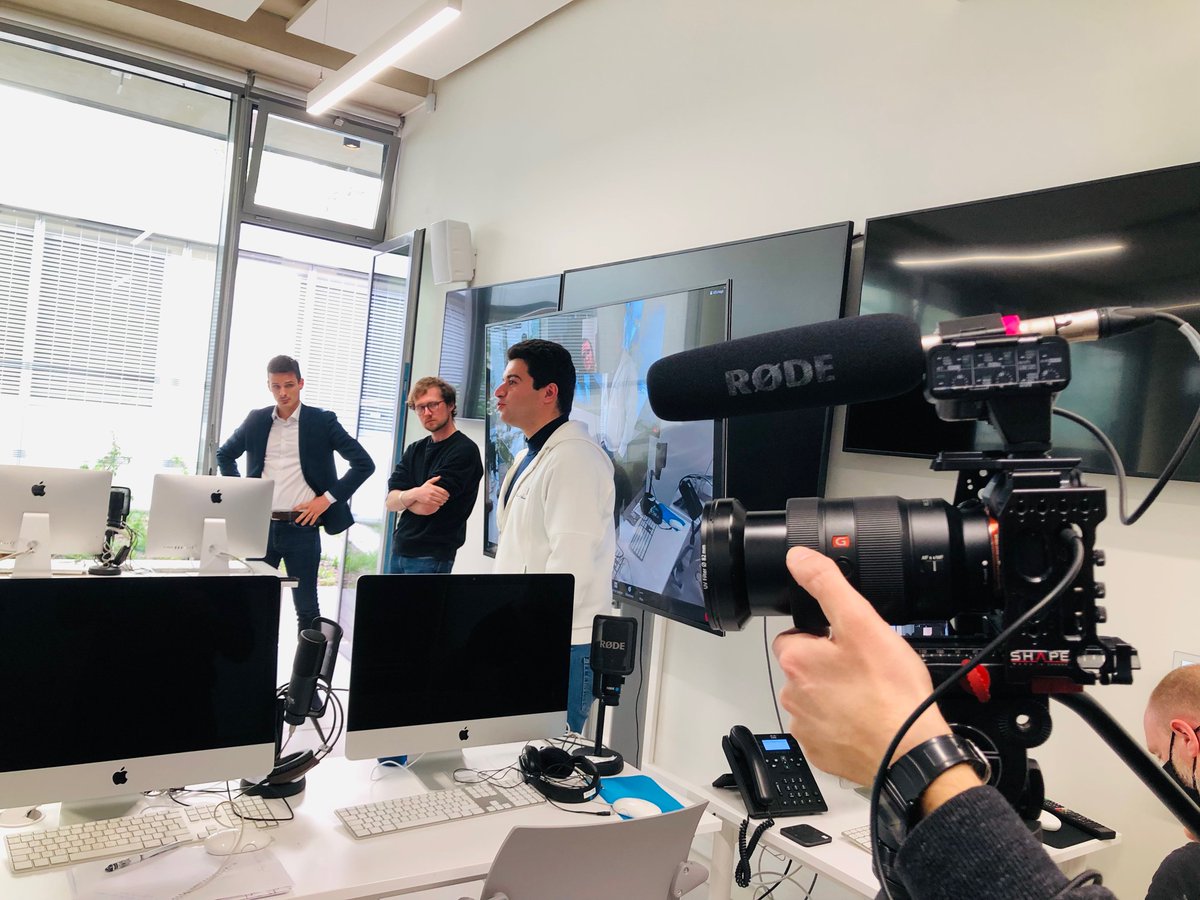 sciencespoEDJ's tweet photo. Première fois sur un terrain de guerre : les diplômés @edjsciencespo racontent la nécessité d'être "préparés", matériellement et psychologiquement #masterclassEDJ 
 https://t.co/NtqrQvkqhn https://t.co/zM1AAY4a7J