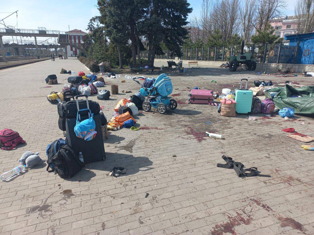 FedorovMykhailo's tweet photo. Air strike at Kramatorsk is a deliberate and ruthless killing of civilians in Ukraine. Thousands of people were at the station, trying to evacuate. Dozens of them are dead and wounded. Russia is an evil and it will definitely be punished. https://t.co/GToxGHxvkf