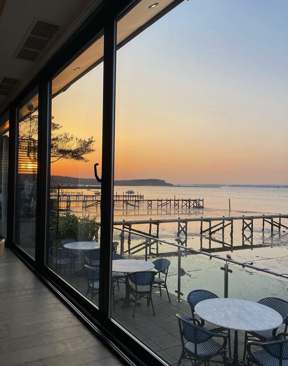 Rainy Friday dreaming of sunsets this good 😍 Will we get to welcome you soon?

📸 IG caracountrylife