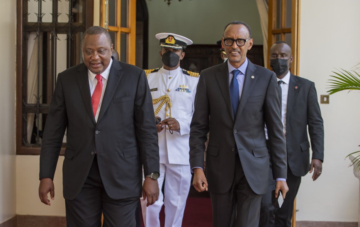 UrugwiroVillage's tweet photo. President Kagame attended the signing ceremony hosted by President Uhuru Kenyatta and attended by President Museveni and President Tshisekedi, who has just signed the treaty of accession making the DRC the 7th member of @jumuiya. https://t.co/HJplPqBRTv