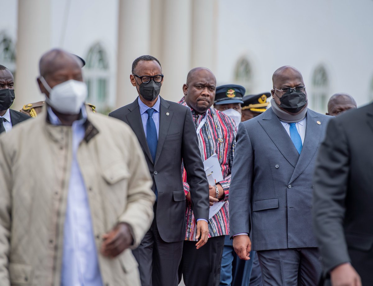 UrugwiroVillage's tweet photo. President Kagame attended the signing ceremony hosted by President Uhuru Kenyatta and attended by President Museveni and President Tshisekedi, who has just signed the treaty of accession making the DRC the 7th member of @jumuiya. https://t.co/HJplPqBRTv