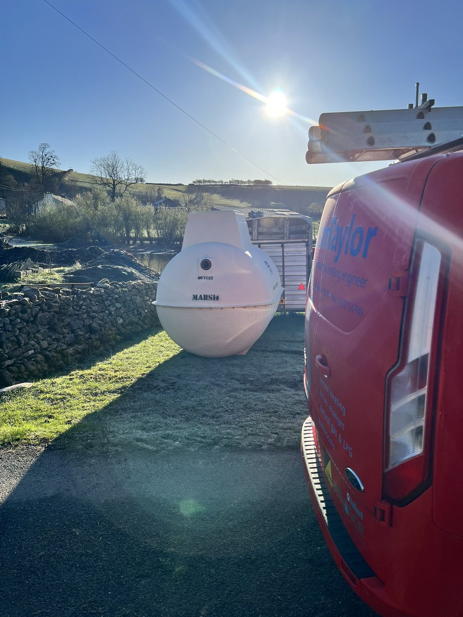 Early delivery from <a href="/MarshIndustries/">Marsh Industries</a> <a href="/JTAtkinsonBM/">JT Atkinson Builders Merchant</a> this morning. Just imagine that your job for the rest off your life, is taking crap off people. 🔥