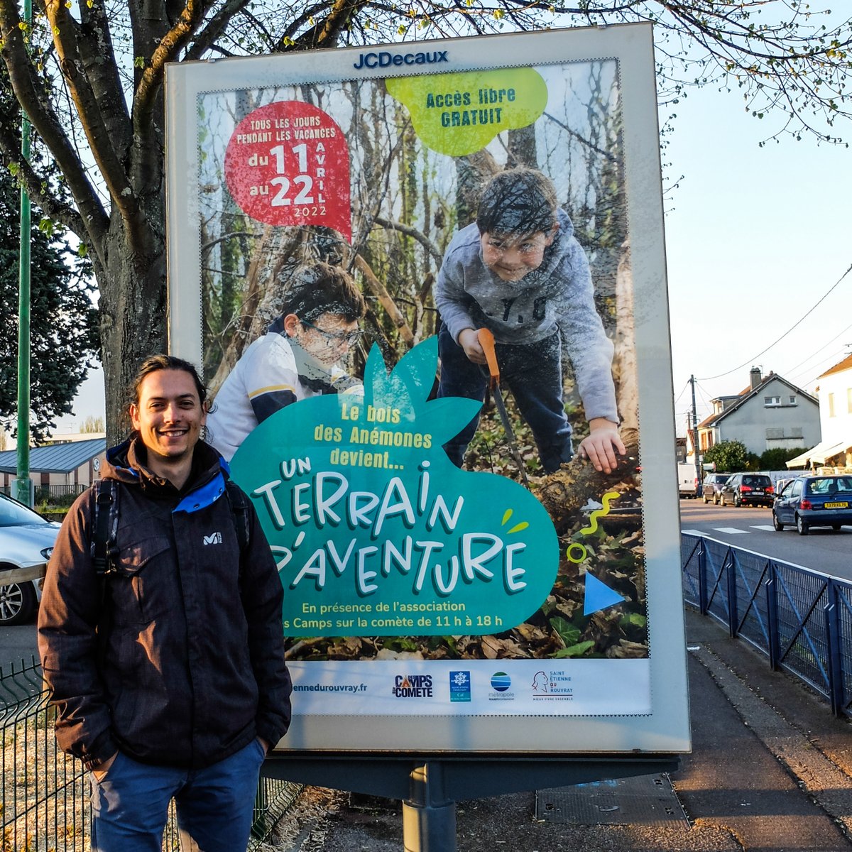 CampSurLaComete's tweet photo. En pleine préparation pour le Terrain d'aventure dans le Bois des Anémones qui ouvre lundi le temps des vacances scolaires à Saint-Étienne-du-Rouvray 😃 🪚 🌿 🛠 🌳 https://t.co/FloE2CIaG1