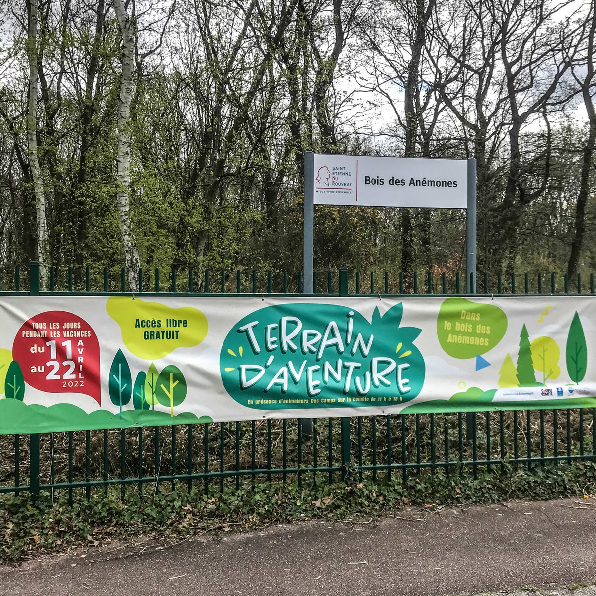 CampSurLaComete's tweet photo. En pleine préparation pour le Terrain d'aventure dans le Bois des Anémones qui ouvre lundi le temps des vacances scolaires à Saint-Étienne-du-Rouvray 😃 🪚 🌿 🛠 🌳 https://t.co/FloE2CIaG1