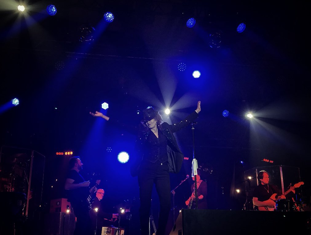 animadineve's tweet photo. Ogni volta come fosse la prima ♥️
@FiorellaMannoia 🌹
#laversionedifiorellatour https://t.co/VqeW4b6VSU