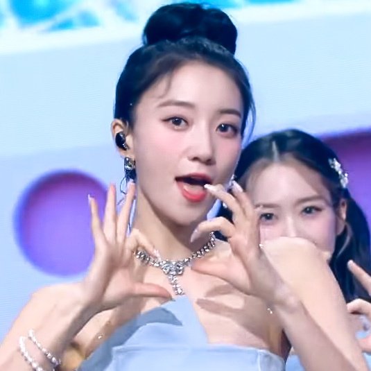BYBFILES's tweet photo. 220408 music bank real love

#yubin #유빈 #ohmygirl #오마이걸 https://t.co/mVDC7t9Vw1
