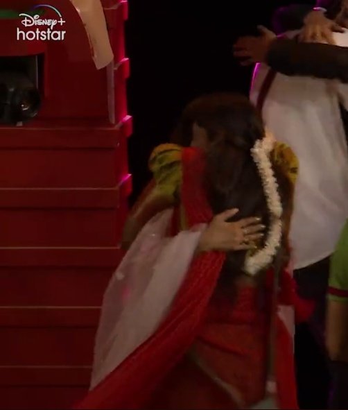HepsibhaVijay's tweet photo. @disneyplusHSTam Friendship Goals 🥰🥰❤❤❤❤
#Pavni #Priyanka #Nirrop #Suruthi https://t.co/Cq8gRC2cb2