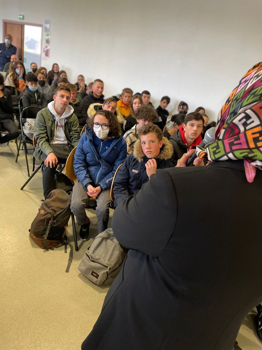 LatifaIbnZ's tweet photo. Ce matin, c'est auprès des jeunes du collège Josquin-des-Prés à Condé-sur-Escaut que j'interviens afin d'échanger avec eux sur l'importance du respect des valeurs de la République et les prévenir des dangers de certaines fréquentations pour les protéger des doctrines dangereuses. https://t.co/XoGIxbLjNl