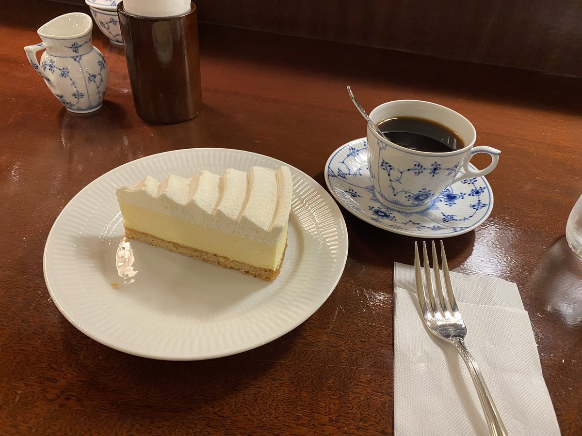 Dasyatistingray's tweet photo. こんばんは🌙
社会人として、はじめての１週間をやり遂げました！
今日はご褒美の喫茶店です☕️ https://t.co/BCsz3u3ABx