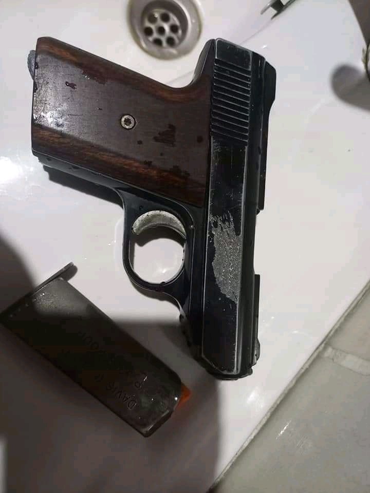 KabeloMohlah02's tweet photo. Apparently Dr Esther Mahlangu's gun is recovered. https://t.co/vHRpB5hXPE