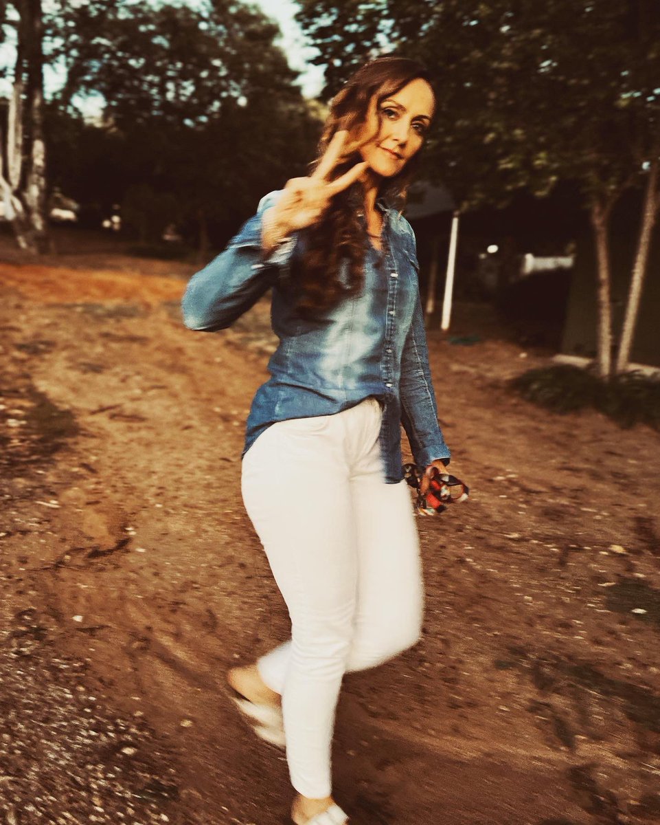 angelakilian's tweet photo. ‘Look deep into Nature and then you will understand everything better’ Albert Einstein 

#connect2earth #treehugger #hdigbtt #autumn #makeawish #dandelion #communionwithearth #healing #generationrestoration https://t.co/gBrHxbou7j