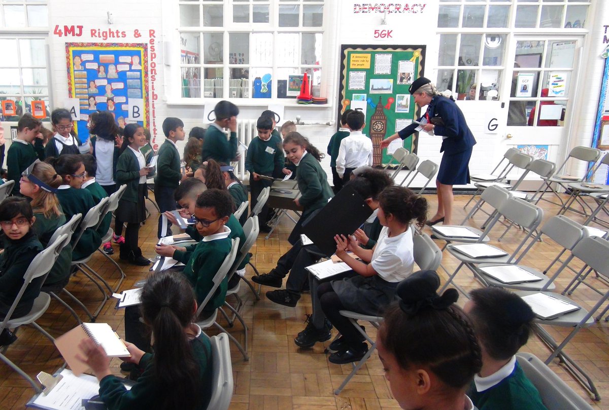 Malcsuth's tweet photo. Inspiring the next generation is so important. 

Great to be asked to @acocksgreen to talk all things flying and travel as part of our school engagement programme to promote #stem and the great opportunities in aviation and travel. #tui #education #leadership #travel #pilot https://t.co/BVo0YlNEWk