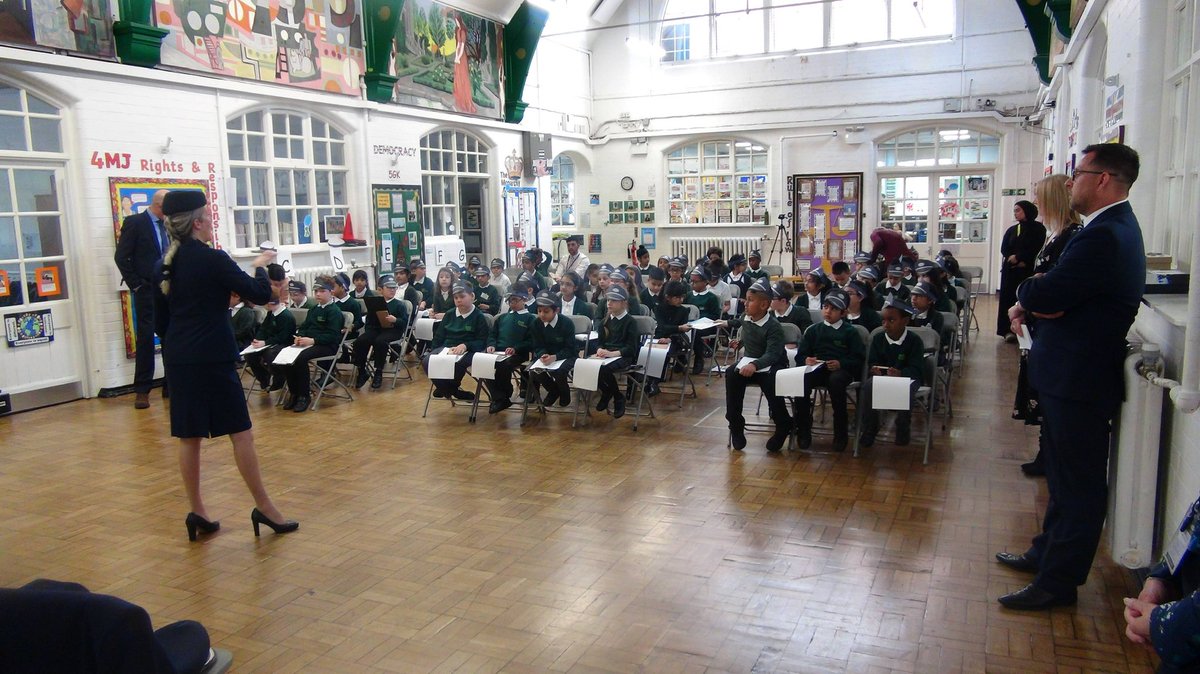 Malcsuth's tweet photo. Inspiring the next generation is so important. 

Great to be asked to @acocksgreen to talk all things flying and travel as part of our school engagement programme to promote #stem and the great opportunities in aviation and travel. #tui #education #leadership #travel #pilot https://t.co/BVo0YlNEWk