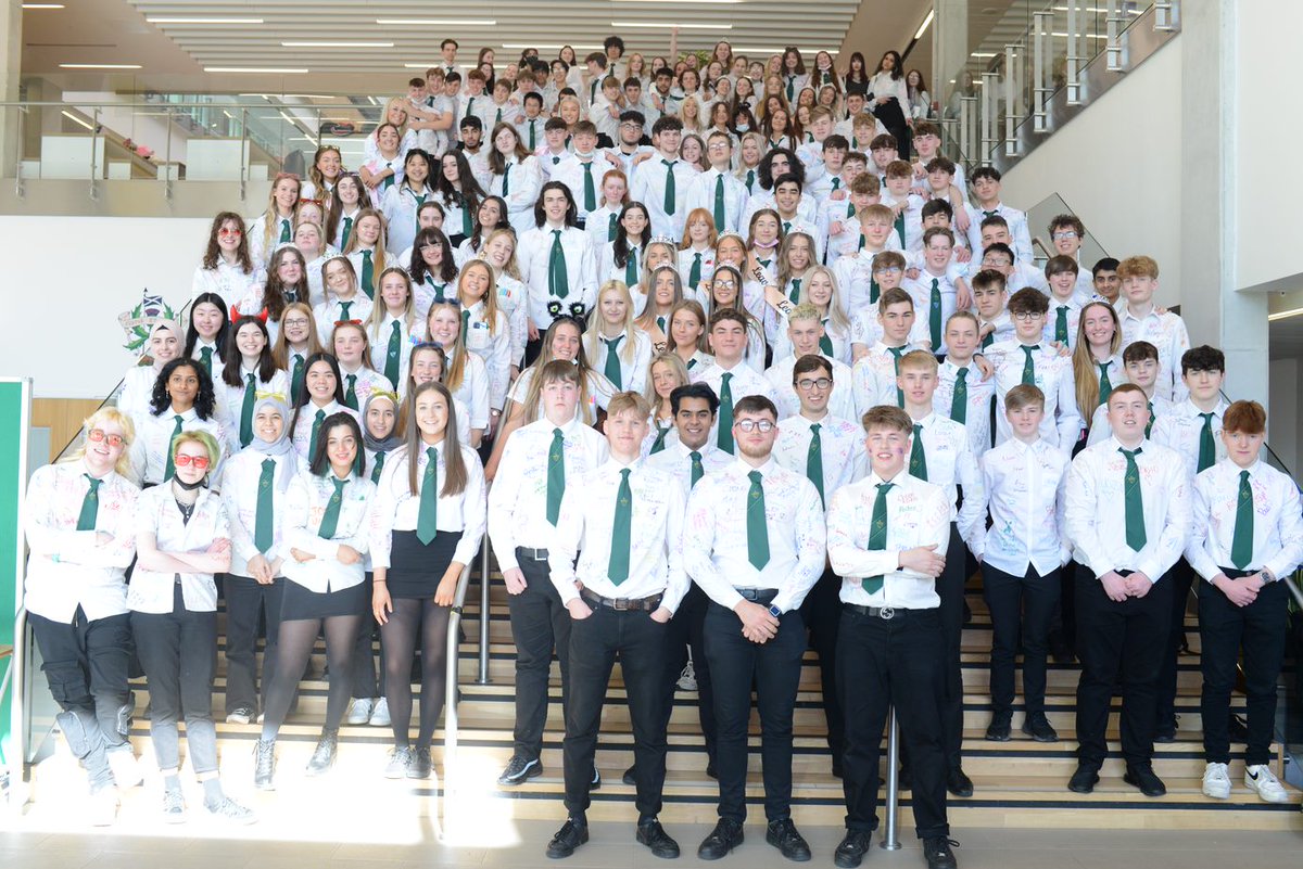 BoroughmuirHS's tweet photo. Today we say goodbye to our wonderful S.6. They have been a fantastic year group and we wish them every success for the future. #AlwaysMuir https://t.co/YXPnP5Mfbv